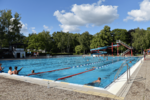 50-m-Schwimmbecken mit 2 abgetrennten Bahnen für Schwimmer