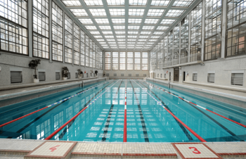 50-m-Schwimmerbecken mit geleinte Sportbahnen