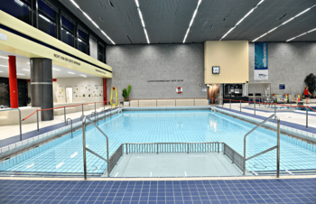 Lehrschwimmbecken mit einer Tiefe von 120cm