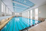 50-Meter Becken mit geleinten Bahnen Schwimmhalle Finckensteinallee