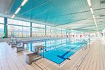 Startblöcke am 25 Meter Becken in der Schwimmhalle Allendeviertel