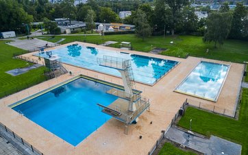 Sommerbad Wilmersdorf mit Sprungturm
