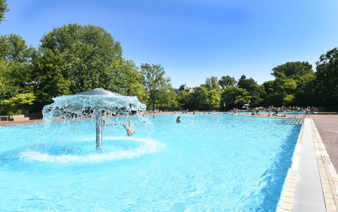 Sommerbad Kreuzberg - Planschbecken Planschbecken mit Wasserpilz