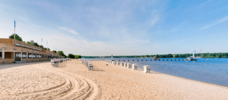 Blick auf den Strand mit Strandkörben