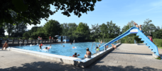 Nichtschwimmerbecken mit Kinderrutsche